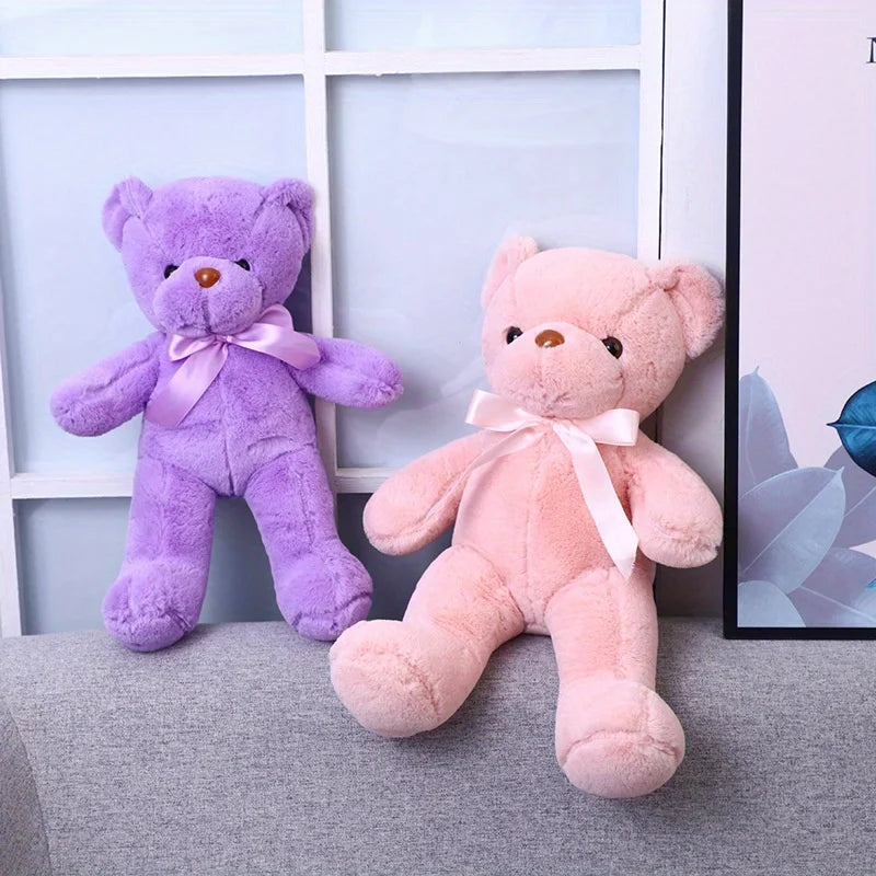 Urso de pelúcia com fita – presente decorativo e fofo.