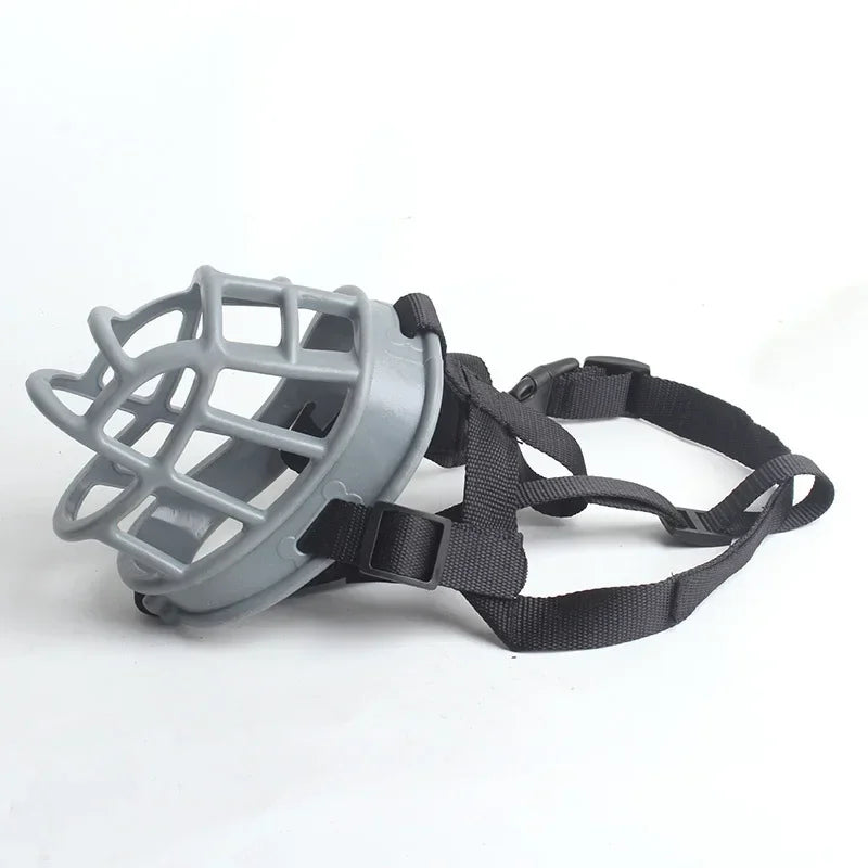 Focinheira de silicone macia ajustável para cães pequenos, médios e grandes, anti-mordidas, ideal para Doberman e Bulldog.