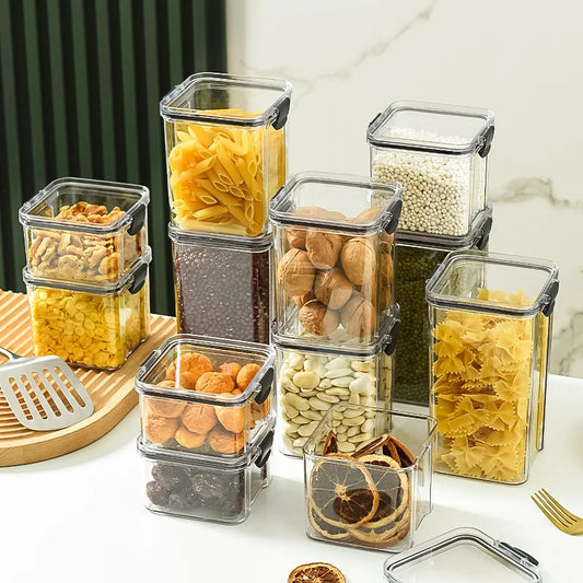 Caixa plástica selada para armazenamento de alimentos secos à prova de umidade.