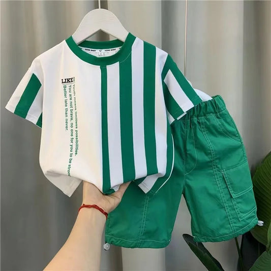 Conjunto de Verão Infantil - Camiseta e Shorts para Meninos (1 a 8 anos)!