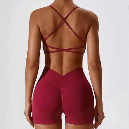 Conjunto fitness sem costura – top e shorts femininos.
