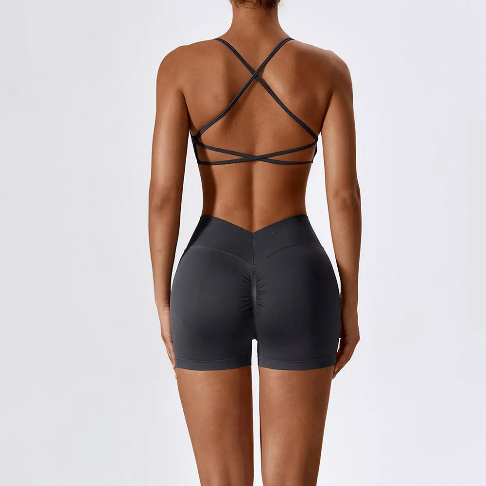 Conjunto fitness sem costura – top e shorts femininos.