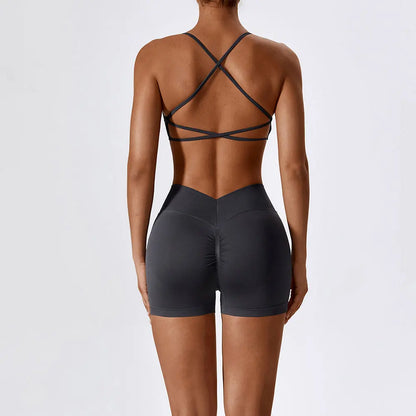 Conjunto fitness sem costura – top e shorts femininos.