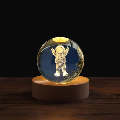 Bola de cristal 3D com astronauta e planetas, luz noturna decorativa para decoração